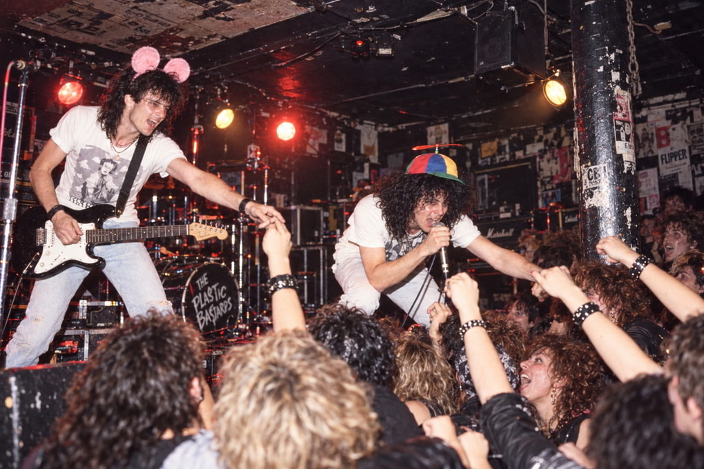 the distance between stage and audience becomes smaller